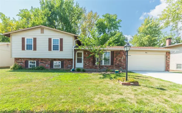 1 N Hillview DR, St Peters, MO 63376