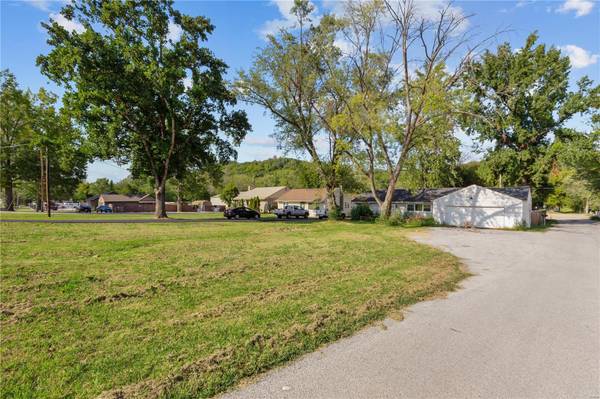 1782 Old Highway 141,  Fenton,  MO 63026