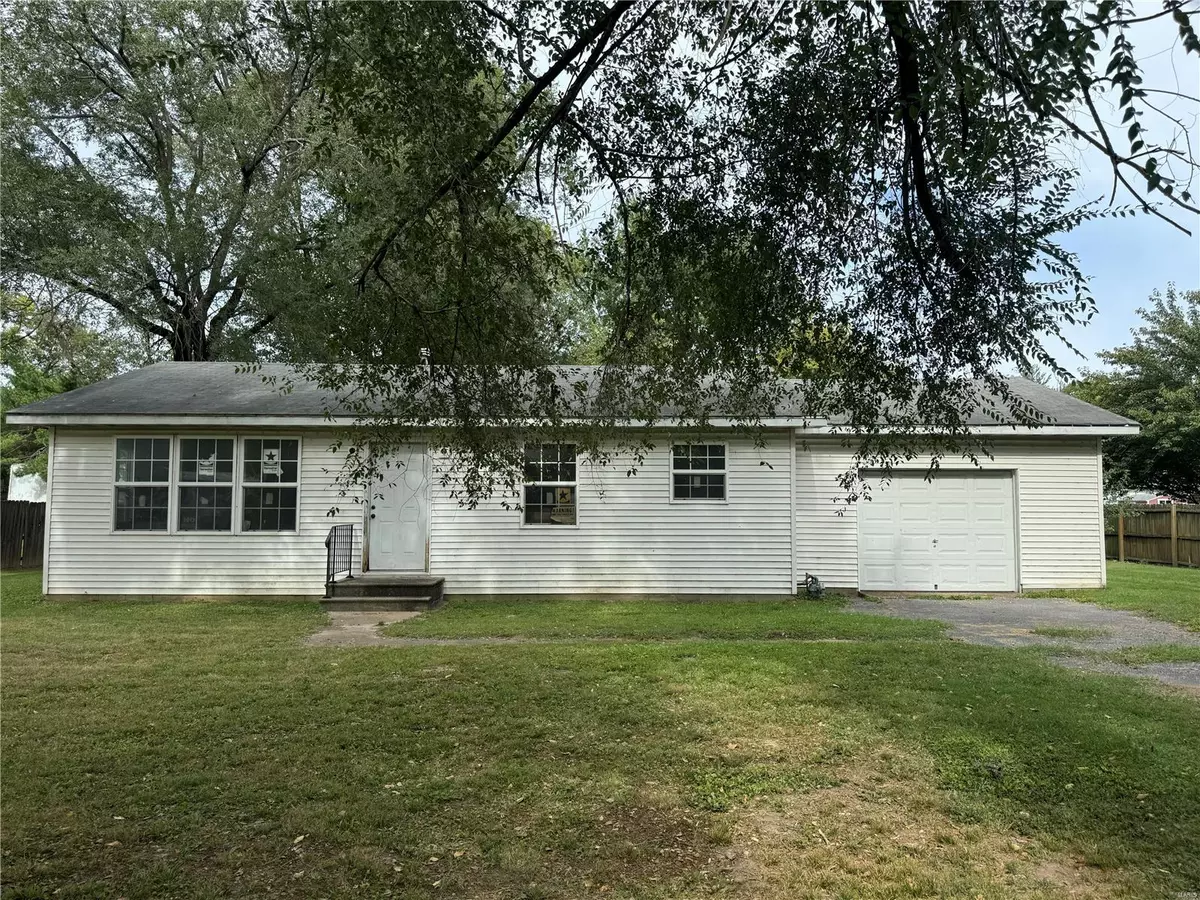 Dupo, IL 62239,1704 Falling Springs DR