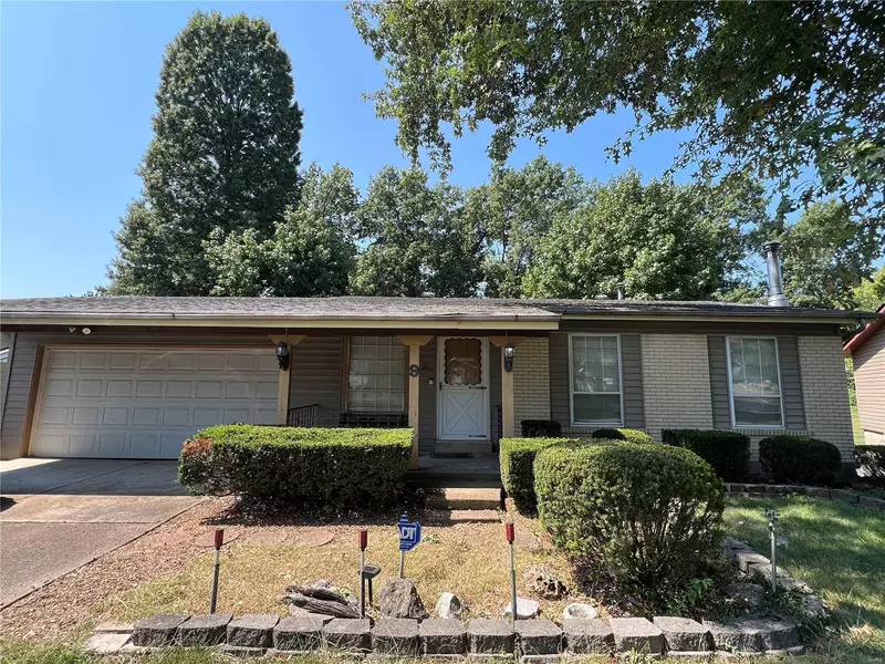 9 Vizcuya CT, Florissant, MO 63033