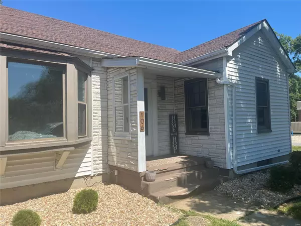 106 W 4th ST, St Jacob, IL 62281