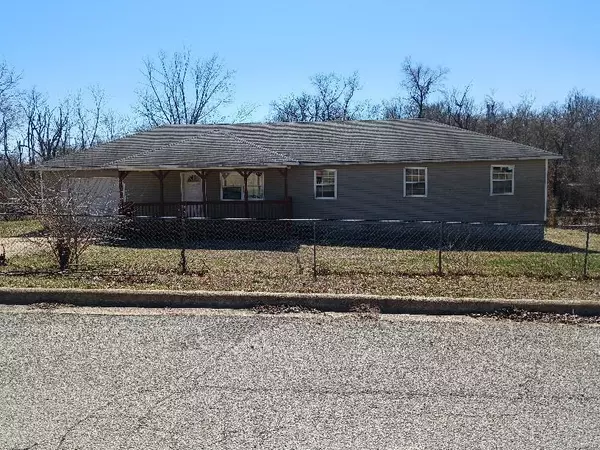 105 Autumn Dr, Cabool, MO 65689
