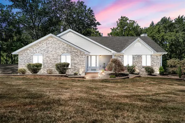 6 Sunset LN, St Peters, MO 63376