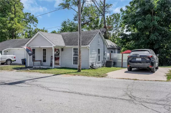 Winfield, MO 63389,506 W Cherry ST