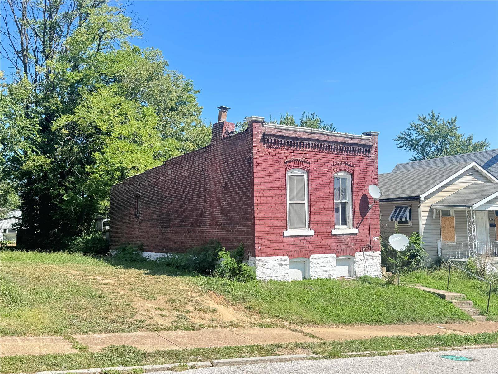 827 Canaan, St Louis, MO 63147