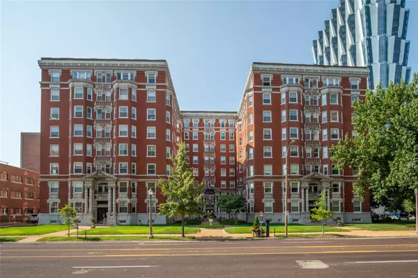 4954 Lindell BLVD #8W, St Louis, MO 63108