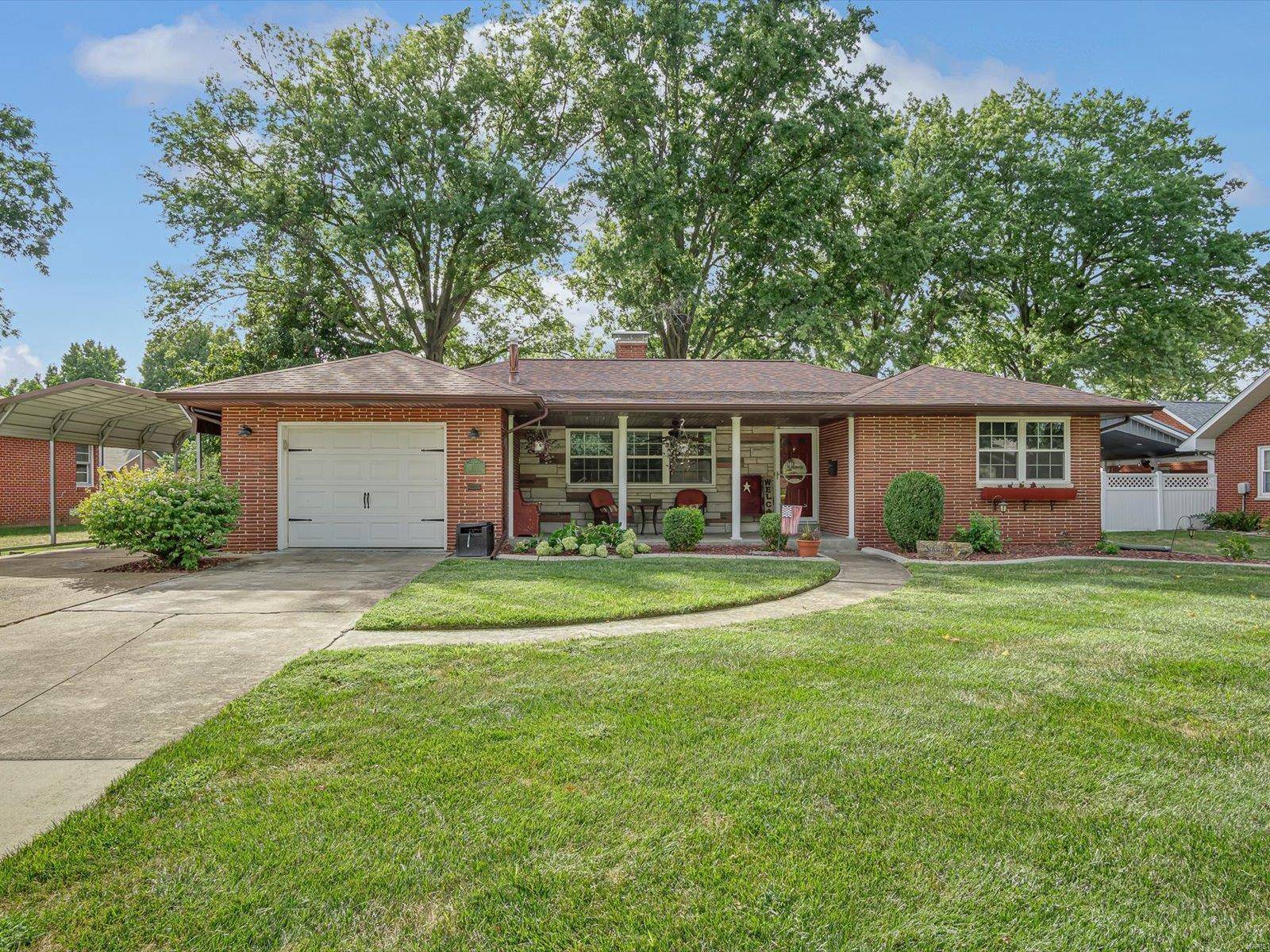 709 Meadow DR, Red Bud, IL 62278