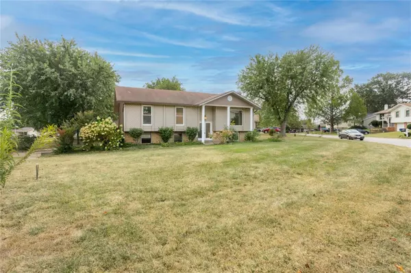 1430 Mohican TRL,  St Charles,  MO 63304