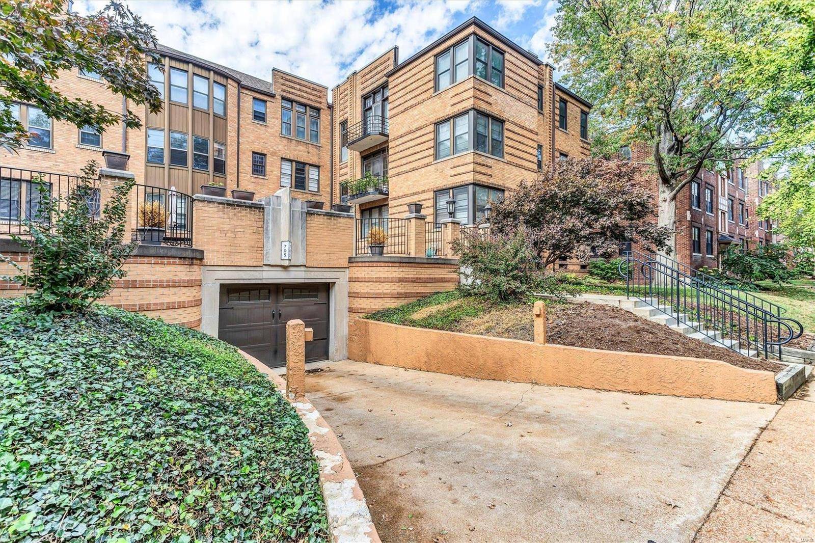 703 Westwood DR #2A,  St Louis,  MO 63105