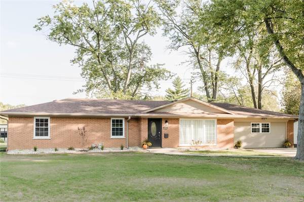 142 Cresthaven DR, Belleville, IL 62221