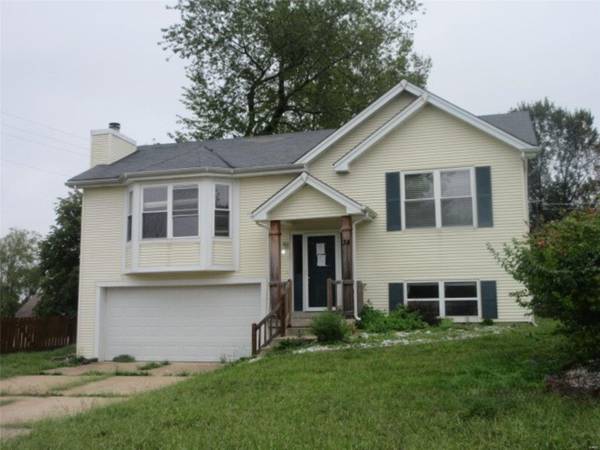 34 Queensboro DR, St Peters, MO 63376