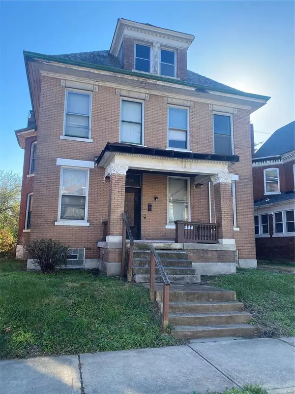 5038 Raymond AVE, St Louis, MO 63113