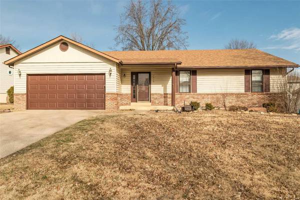 2018 Creekpoint DR, St Peters, MO 63376