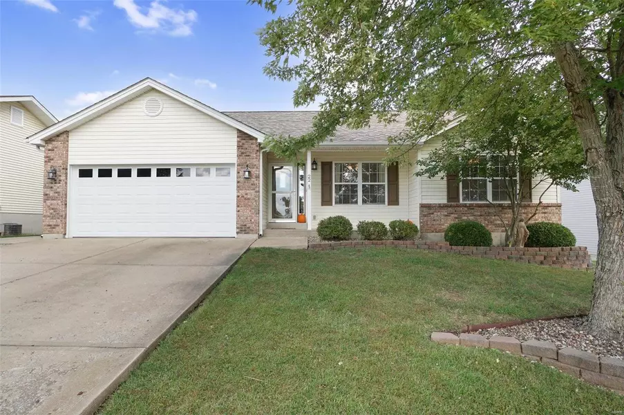 22 Autumnwood DR, Moscow Mills, MO 63362