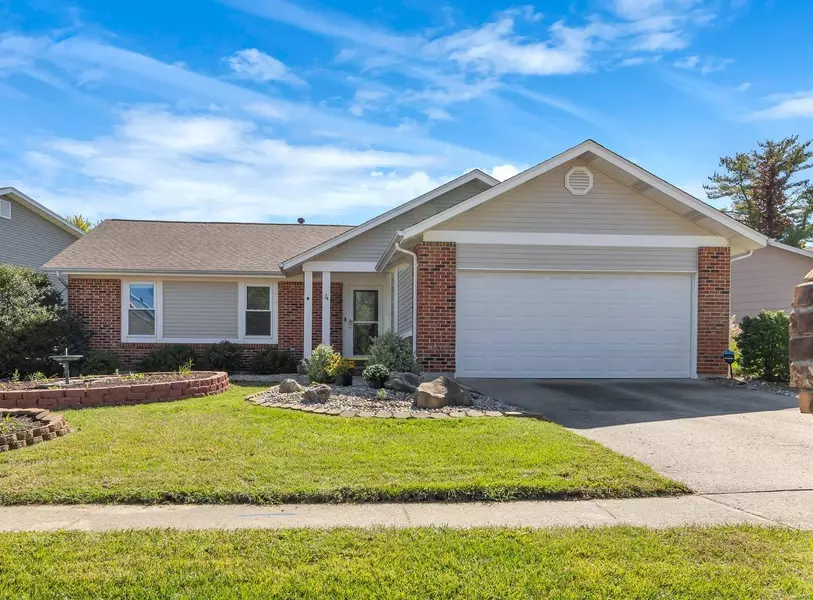 4 Barrington DR, St Peters, MO 63376