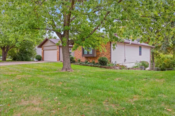 St Charles, MO 63303,832 Woodbriar LN