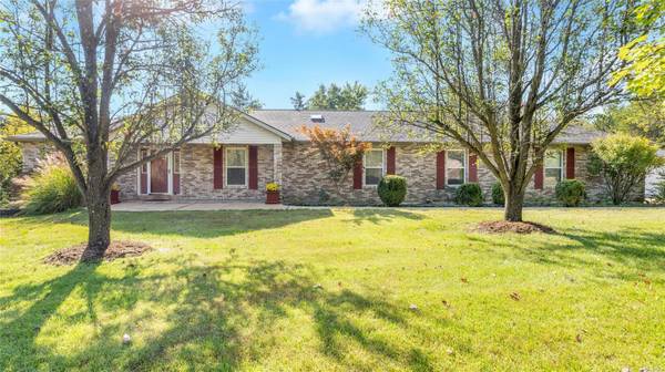 2480 Stonegate DR, Festus, MO 63028