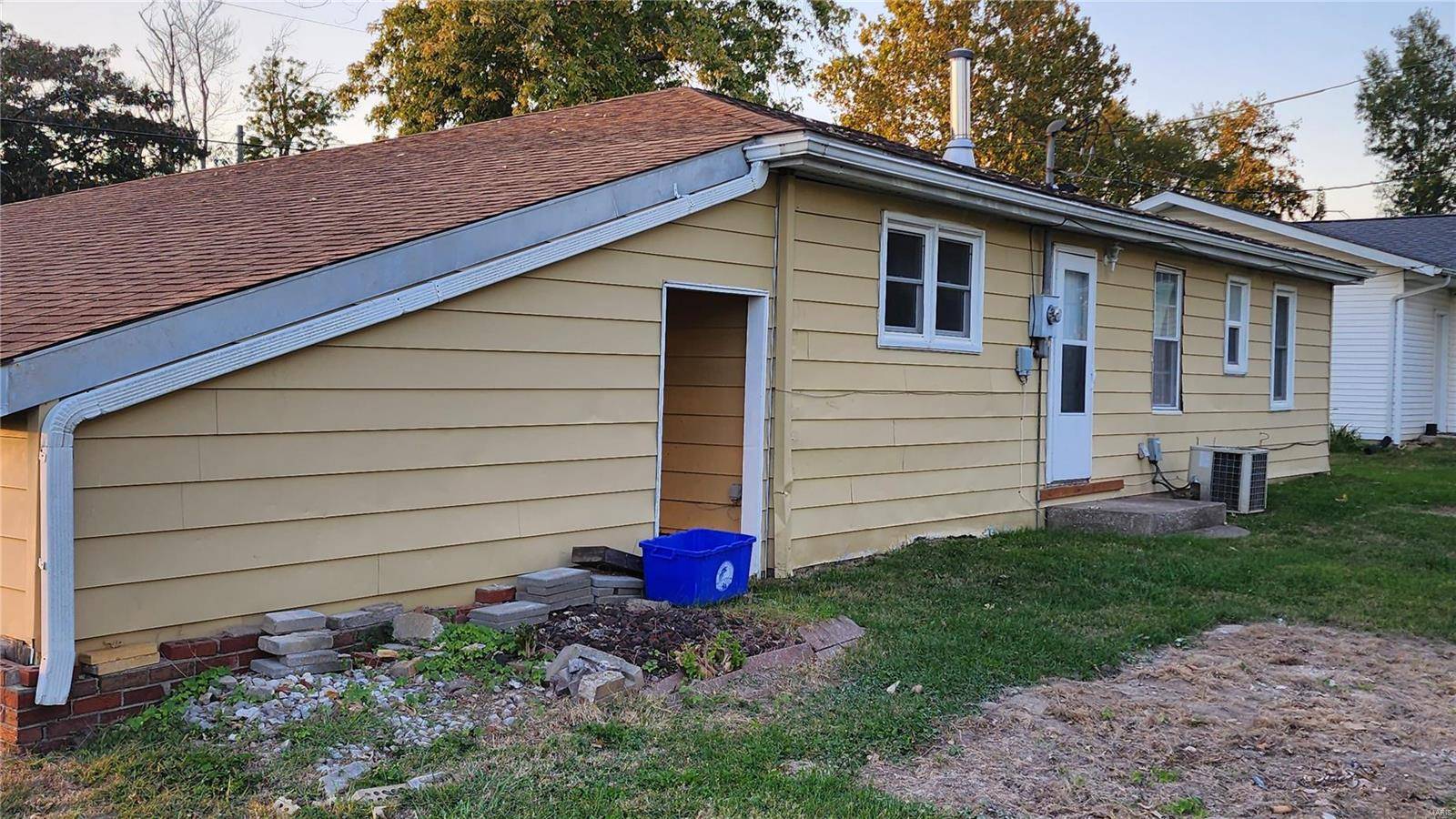 Bethalto, IL 62010,110 Sunset DR
