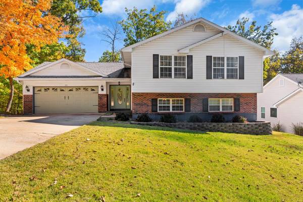 789 Village Green DR, Lake Sherwood, MO 63357