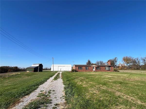 7083 Saint Leo Rd, Evansville, IL 62242