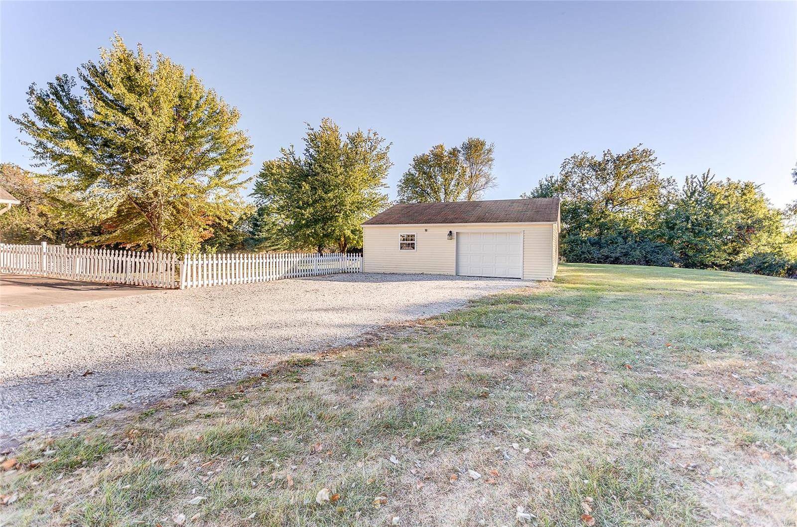Brighton, IL 62012,16796 Sunshine DR