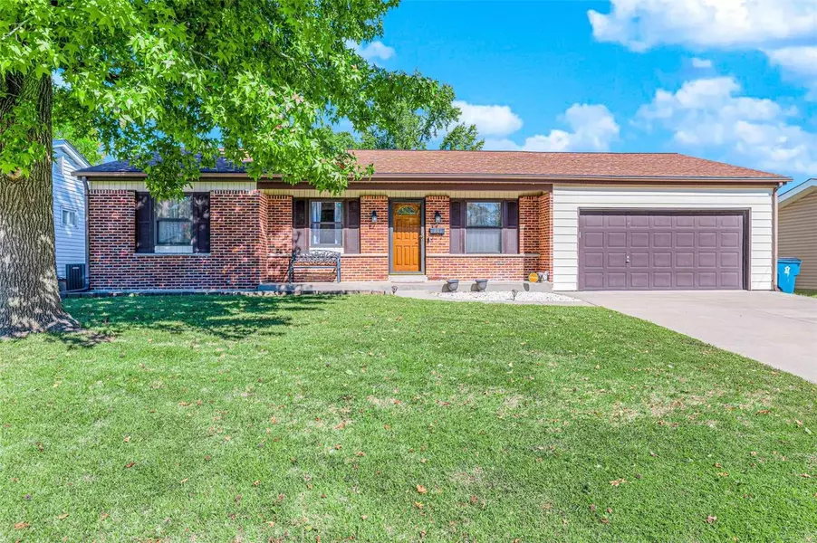 841 Townhouse LN, Hazelwood, MO 63042