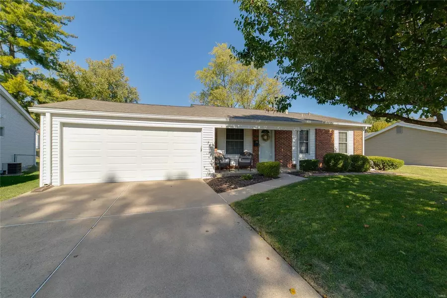 529 Foxtrail DR, Hazelwood, MO 63042