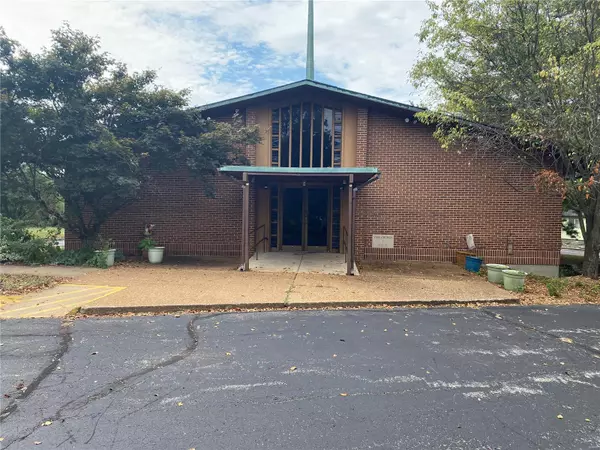 5710 N Highway 67, Florissant, MO 63034