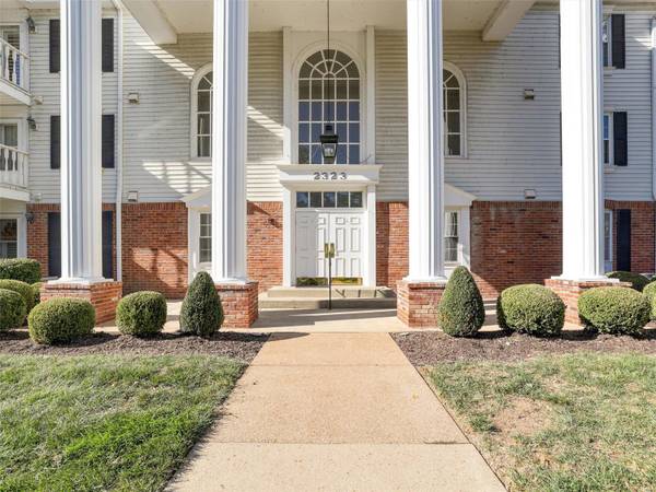 2323 Manor Grove #17, Chesterfield, MO 63017