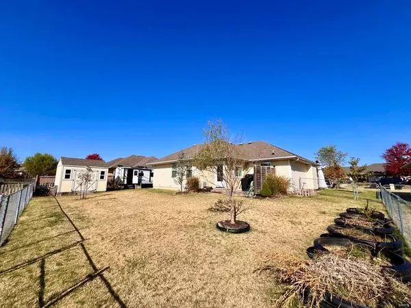 Unincorporated, MO 65738,752 W Apache St