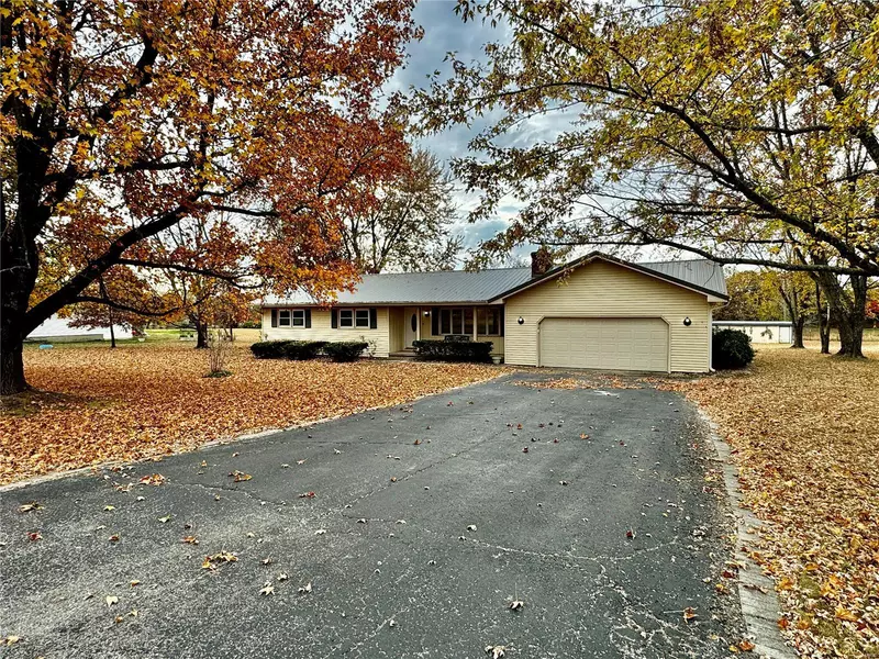 20818 Cooper RD, Lebanon, MO 65536