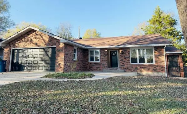 1908 Yale DR, Scott City, MO 63780