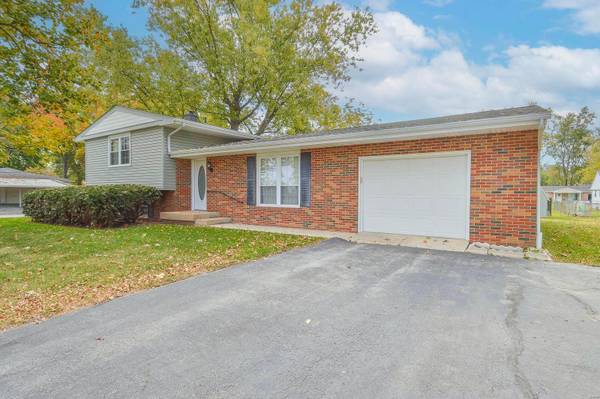 1 W Oak ST, New Baden, IL 62256