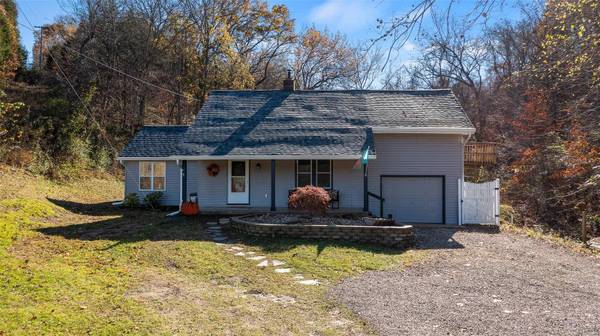 1616 Halifax RD,  Holts Summit,  MO 65043