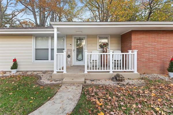 36 Mark DR, Fairview Heights, IL 62208