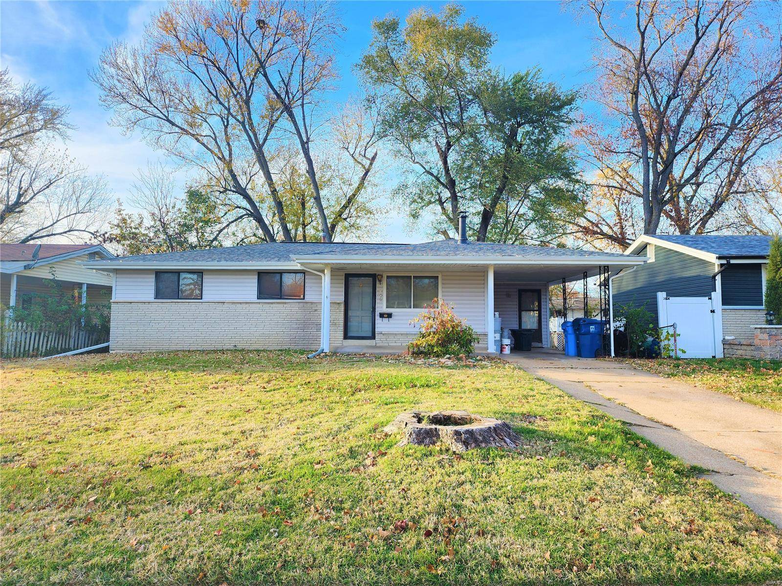 1425 Angelus DR,  Florissant,  MO 63031
