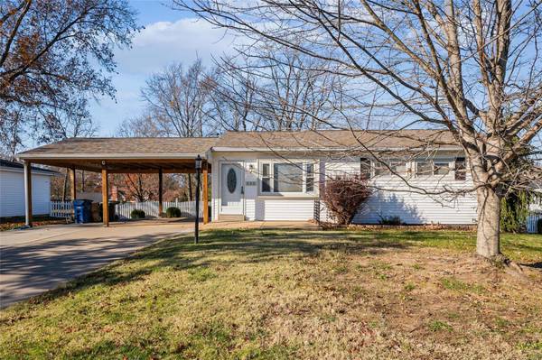 330 Hutchinson RD, Ellisville, MO 63011