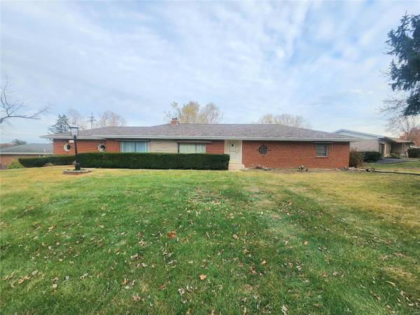 26 Ranchview DR, Florissant, MO 63033