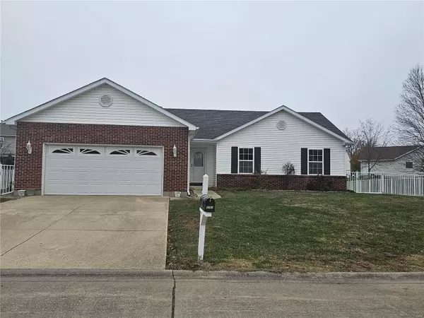 5751 Horseman, Smithton, IL 62285