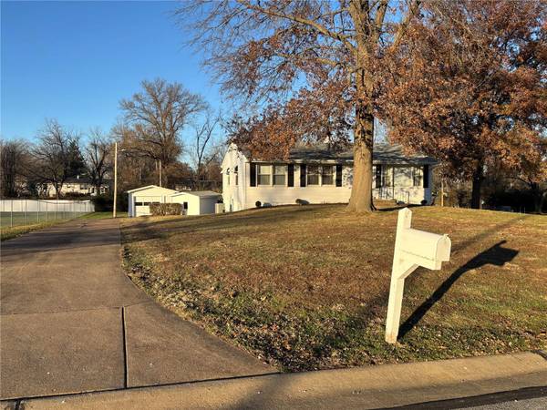 1355 Clarkson DR, Ellisville, MO 63011