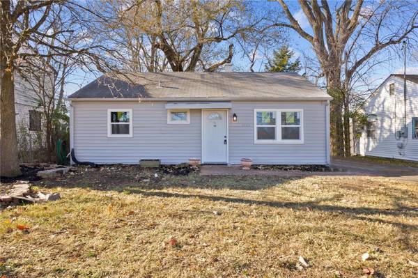 3733 N Wright AVE, St Ann, MO 63074