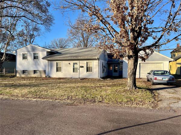 101 W South ST, Mascoutah, IL 62258