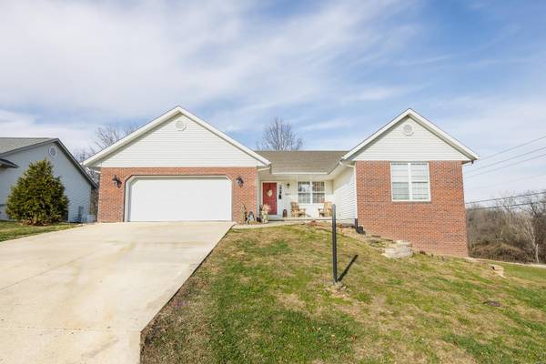 2643 Dennis DR, Alton, IL 62002