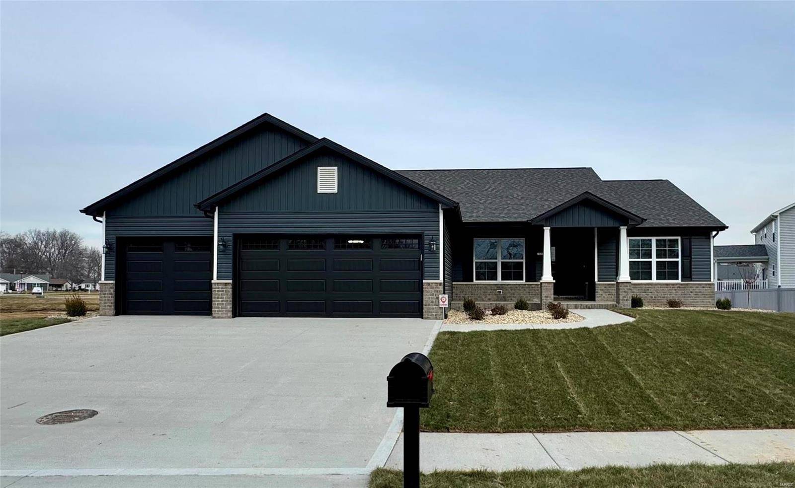 1236 WINDING OAKS LN,  Mascoutah,  IL 62258