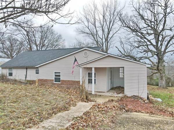 582 Barton ST, Bourbon, MO 65441