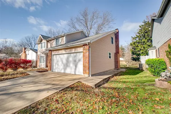 3565 Sorrel Tree LN, St Louis, MO 63129