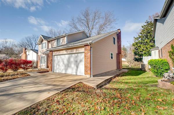 3565 Sorrel Tree LN, St Louis, MO 63129