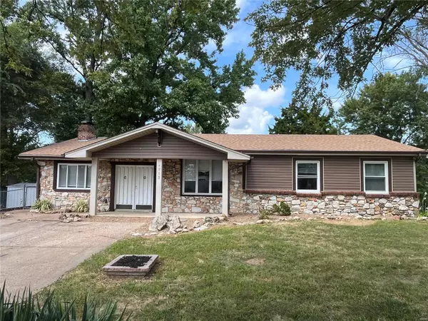 4913 Cherry Blossom LN, Hazelwood, MO 63042