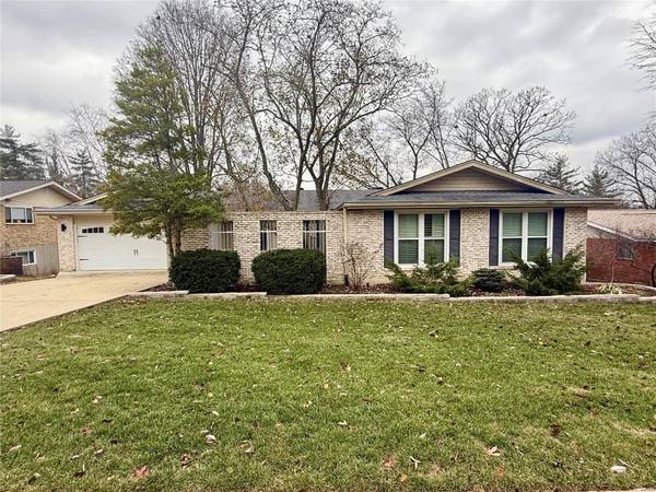 5 Forrester DR, Manchester, MO 63011