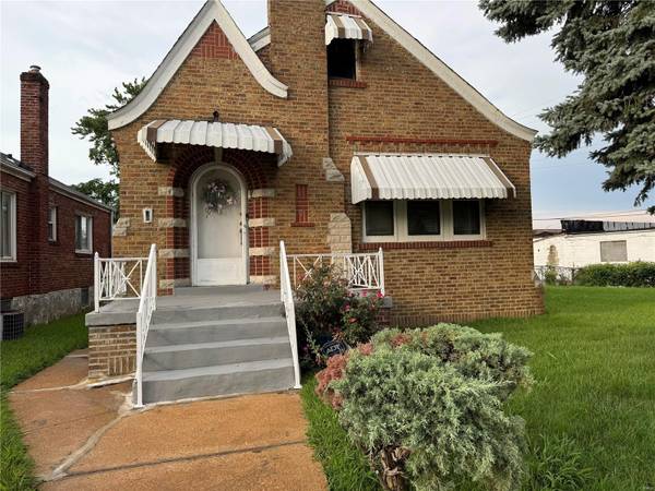 5819 McArthur AVE, St Louis, MO 63120